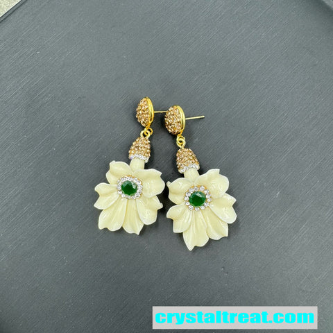 Shell Flower Jewelry Set with Jade Inlay