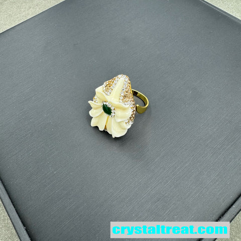 Shell Flower Jewelry Set with Jade Inlay