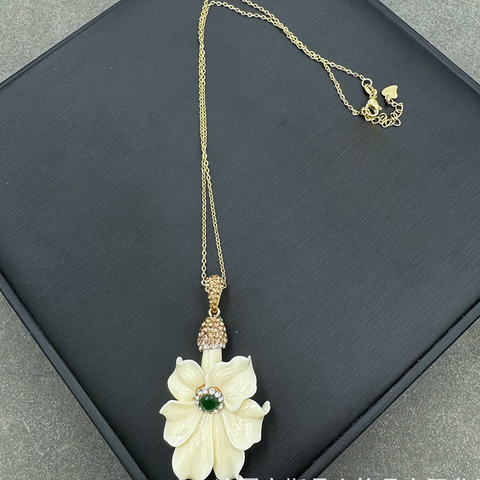 Shell Flower Jewelry Set with Jade Inlay