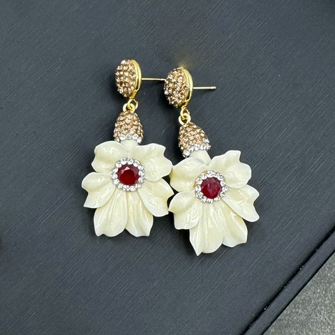 Shell Flower Jewelry Set with Jade Inlay