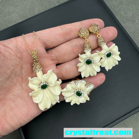 Shell Flower Jewelry Set with Jade Inlay
